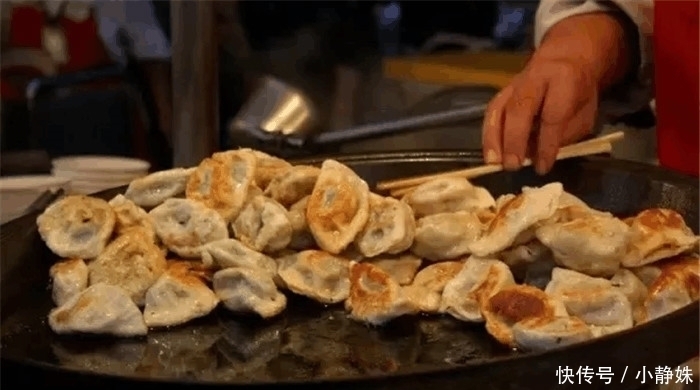 老外|夫妻在英国卖“特色小吃”,25元1份,日赚5000,老外太好吃了