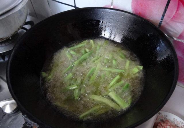  不熟|为什么你炒的豆角不入味？关键是少了这一步，难怪炒不熟还不入味