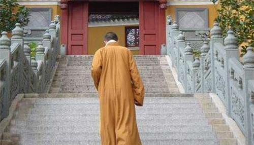 寺庙|他畏罪潜逃16年,被抓时成佛庙方丈,拍照只露侧脸从不敢正面示人