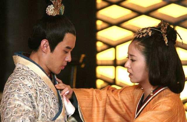  朝臣|33位朝臣举荐，7岁封王，朝臣当皇帝吧，他让我先算一卦再定