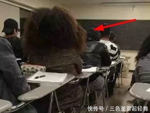 发型|趣味图片幽默段子笑话:大姐你的发型严重影响后面同学的学习呢