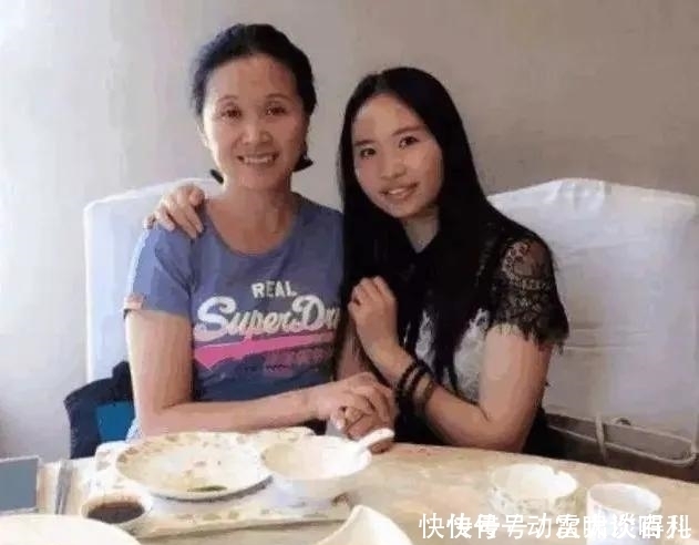 勿扰|黄菡陪伴《非诚勿扰》六年,离开时孟非落泪,她现在怎么样了