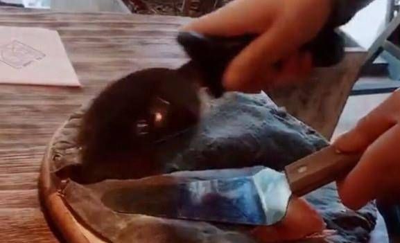 披萨|头一次吃披萨,服务员欺负我没吃过披萨,给我上了一个什么东西