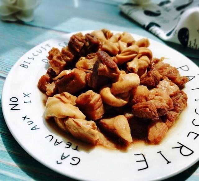 红烧肉|一口一块的百叶结红烧肉,最爱那肥而不腻