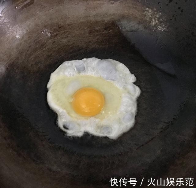  鸡蛋|鸡蛋酱拌面，面条Q弹、筋道又爽滑