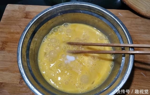  炒鸡蛋|别总韭菜炒鸡蛋，搭配这种“益智菜”，补脑通便，口感还脆爽