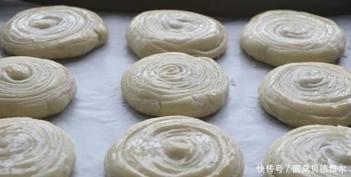 好吃|面粉特别的创意做法,加2个紫薯,比包子馒头都好吃,酥得直掉渣