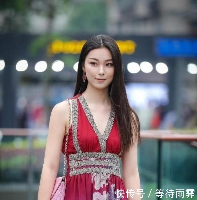  美女|街拍美女，时尚潮流里的美丽佳人，谁最让你心动