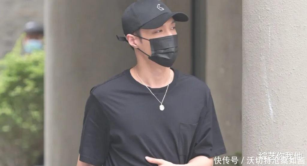 张艺|张艺兴扮摄像拍黄渤,自以为渤哥没认出,结局怕是被黄渤坑了