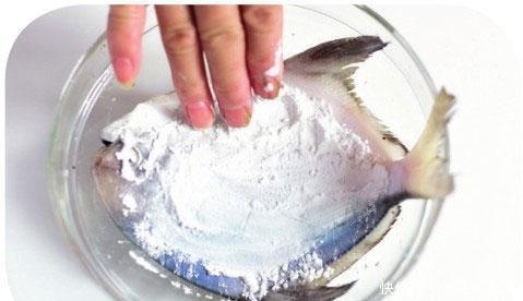  焦黄|鱼肉这样做，焦黄香脆，滑嫩鲜香，营养美味，老少皆宜