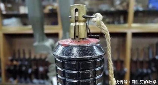 手榴弹|为什么二战时日本的手榴弹，都要在钢盔上磕一下才扔出去