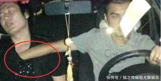  开车上路|小情侣开车遇到摄像头要克制，双手不老实，早晚要成网红