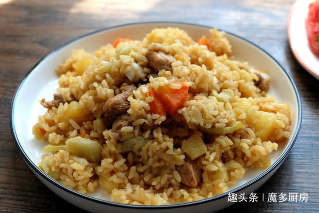 食材|电饭锅只蒸白米饭太浪费,4种食材和大米同煮,有肉有菜香喷喷