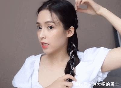  头发|别再披头散发了！初秋超火的5款编发，谁扎谁好看！