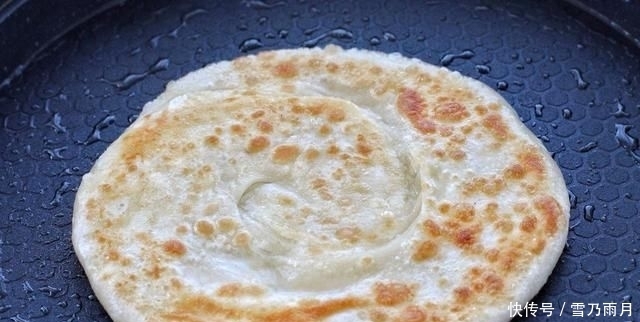 家常|家常烙饼最好吃的做法,掌握了这两个独家秘诀,烙出的饼皮酥内软