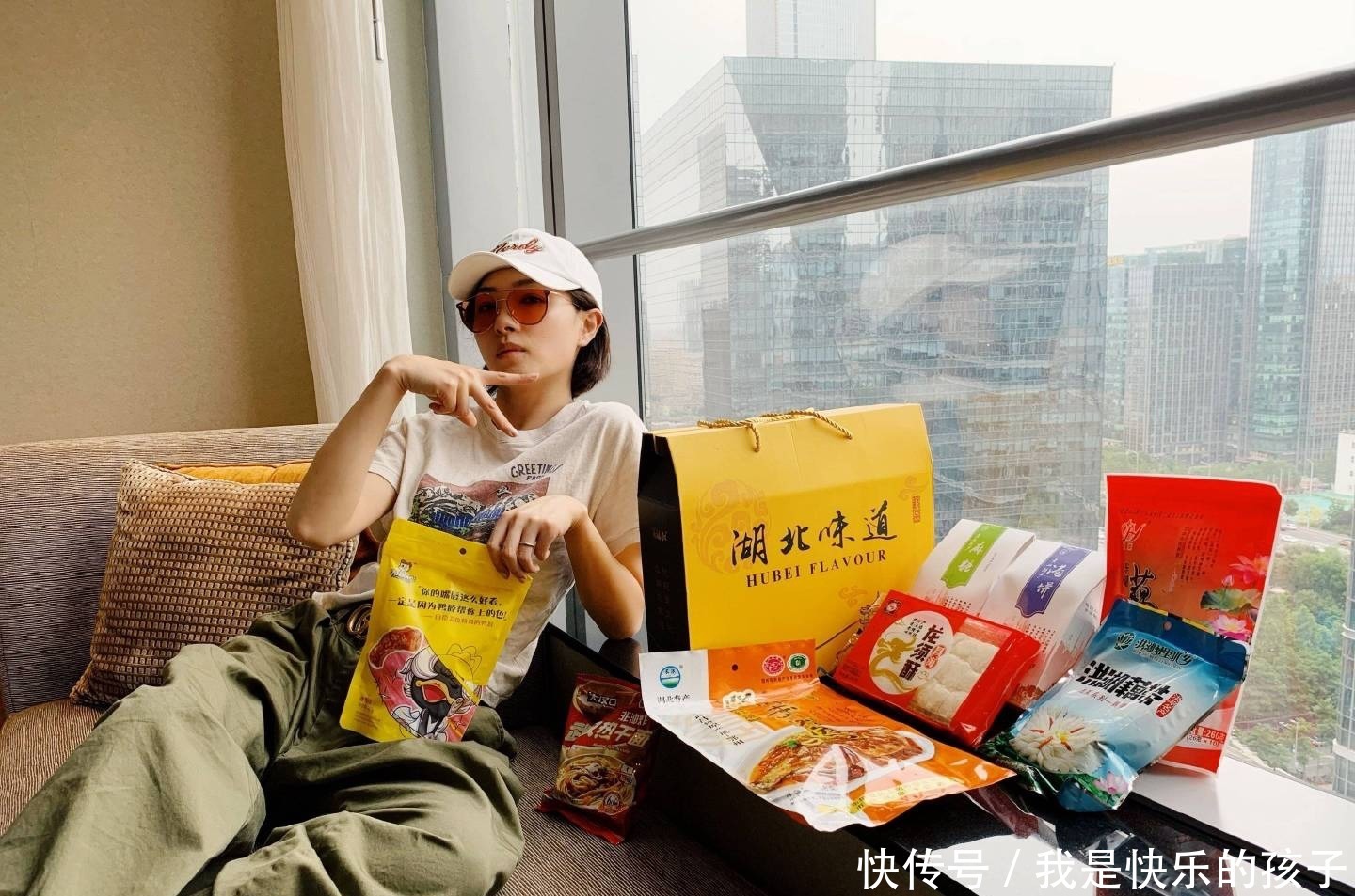 右臂|万茜出车祸右臂肱骨骨折,粉丝为工作室的不作为提出“四宗罪”