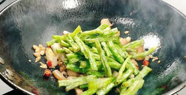 停不下来|炒豆角很多人做错了,大厨教你正确做法,好吃到停不下来