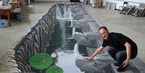 司机|街头立体画害死人, 司机错将窟窿当立体画, 结果惨了!