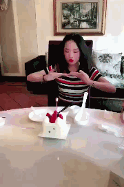 GIF|搞笑GIF:妹子你这么会玩,你男朋友知道吗?
