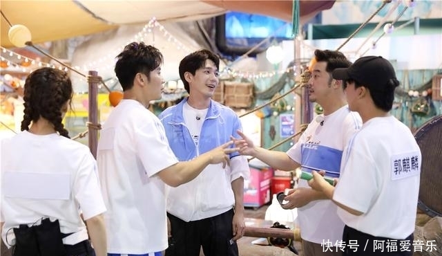 撕名牌|「奔跑吧」迎来第100期,“00前”对决“00后”展开世纪争锋