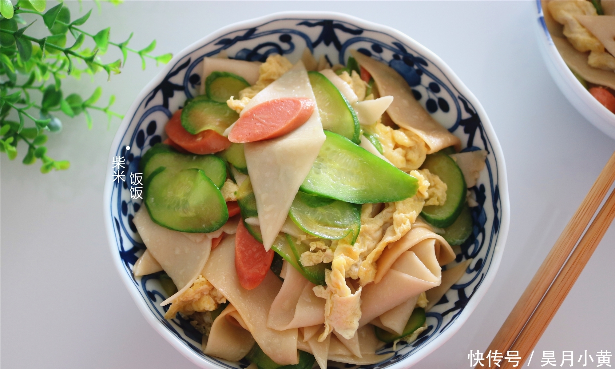 懒人|娘俩的懒人午餐,饭菜一锅出,每人一碗,网友:真省事