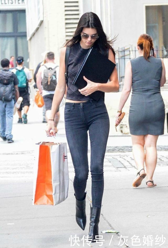 美爆|平胸穿衣就不能时髦了?就是这位姑娘衣品超级高,街拍美爆了!