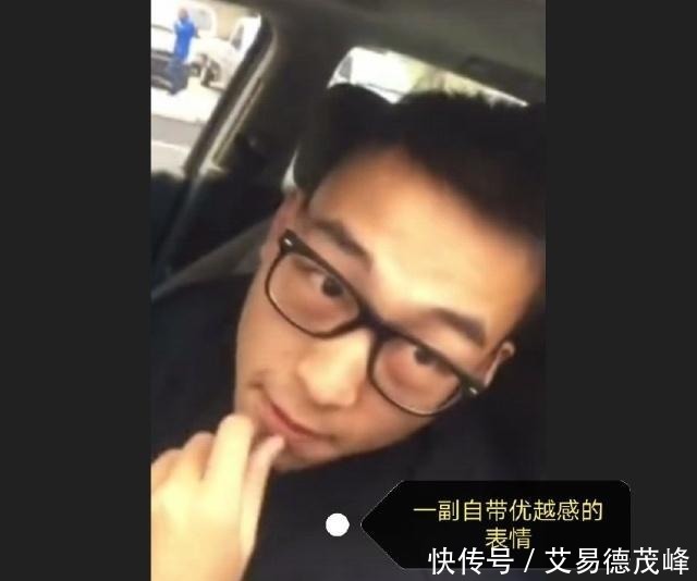 轻男子|轿车车主嚣张辱骂摩托车司机，被数十辆摩托围住后秒怂道歉