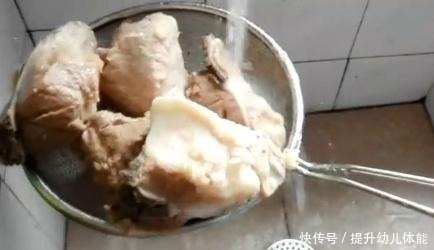 炖汤|吃榴莲时,千万不要把这些扔了,留下来炖汤非常美味很香