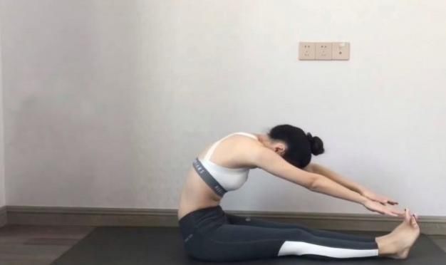 伸展|每天5分钟越拉越年轻7个简单「懒人拉筋法」,水肿萝卜腿都不见