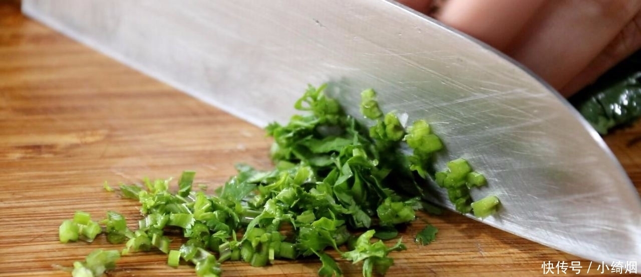 酱料|烤生蚝好不好吃全在酱汁，教你调一碗秘制酱料，比烧烤店的好吃