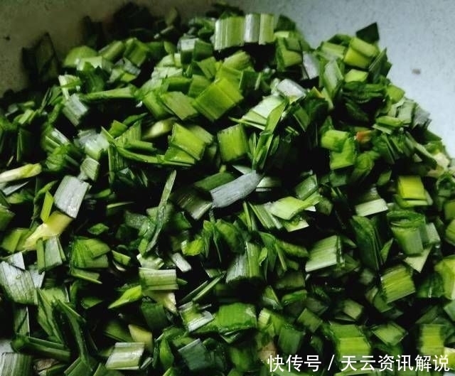 饺子|韭菜猪肉饺蘑菇,又咸又好吃,香又不腻,一口都吃不完