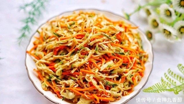 鸡胸肉|教你爽口美味的凉拌鸡胸肉，家常好吃又不用担心长胖，家人特喜欢