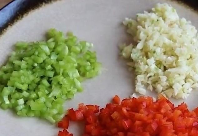 大虾|大虾不要水煮了,教你秘制新吃法,虾壳都不用吐,上桌瞬间被扫光