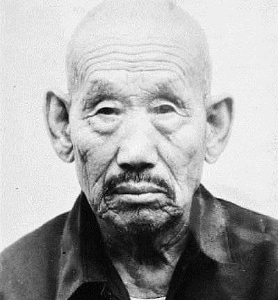 百姓|河南一老人病重,子女在家中翻出一“破纸”,暴露其真实身份