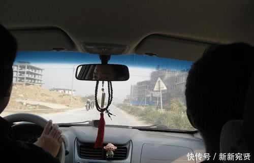  高速|女子下高速后发现上“热搜”，交警：谁让你在交通灯下不注意？