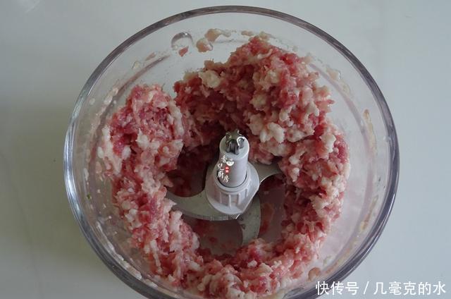  上桌|高温天，最爱做这菜，蒸一蒸就上桌，鲜嫩美味又营养！