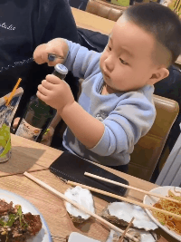  小金人|搞笑GIF：小哥奥斯卡欠你一座小金人！