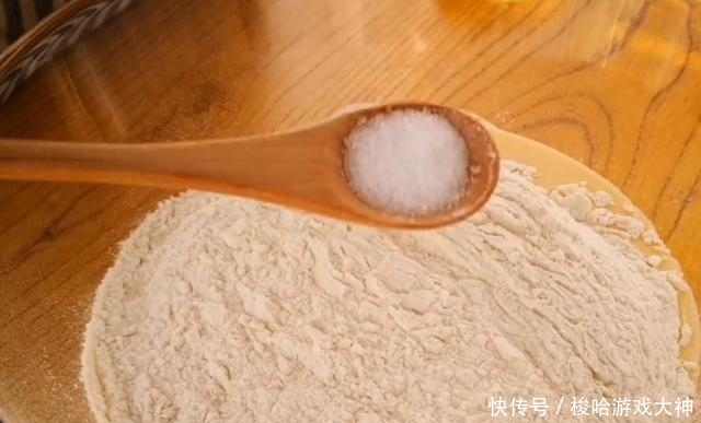 面粉|面粉里加两盒酸奶,不烤,不蒸,也不烙,简单一做,比面包还好吃