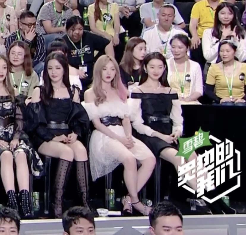 芭蕾舞者|硬糖少女坐姿nene坐着犯困,赵粤不敢动,张艺凡不愧是芭蕾舞者