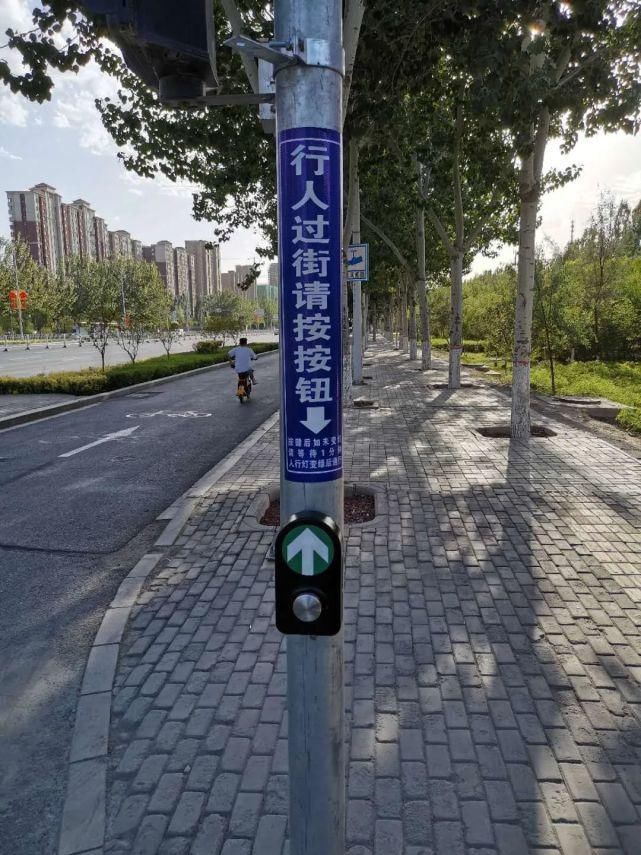 过街|新鲜丨在银川，行人过街可“自助”控制信号灯