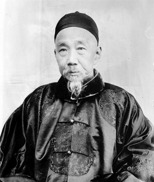 叶赫那拉|晚清封疆大吏们:个个威风八面,对大清愚忠,图9是民族英雄左宗棠