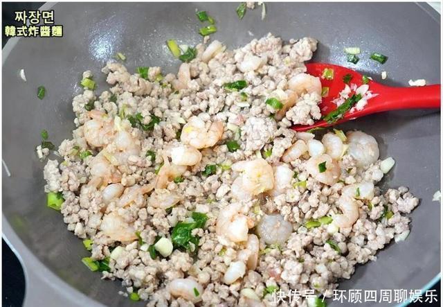 大人|自从学会做面条,连吃3天还不够,孩子大人都喜欢,一袋酱底了