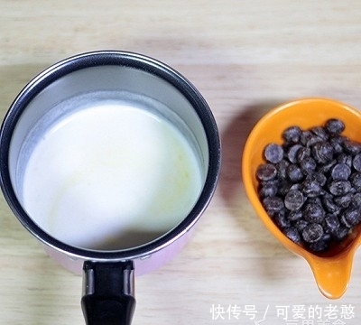 巧用|香橙巧克力小蛋糕---教你巧用天然香料，会有意想不到的效果