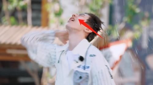 脱妆|蔡徐坤录跑男底妆有多厚被高压水枪冲到脱妆,鼻子的角度太奇怪