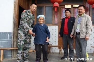 菊姐|男孩用假钞买早餐,老板没拆穿,二十年后小摊关门,惊喜找上门了