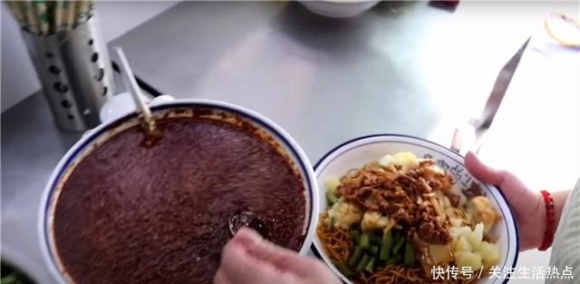 小吃|夫妻街头卖“地道”小吃,6元一份分量足,食客附近仅此一家!