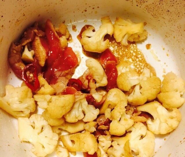 可口|猪肉片炒菜花,试试这样做,香嫩可口,炒一大盆不够吃