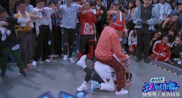  脱鞋|看完《这就是街舞》第二期，我才知道，王一博跳舞这么大神