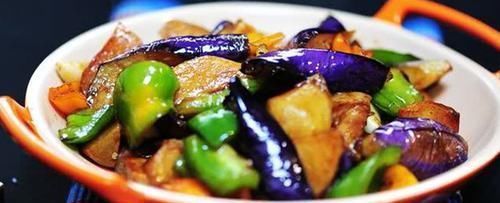  油锅|炒茄子时，第一步进油锅大错特错，多做一步，茄子不吸油又好吃
