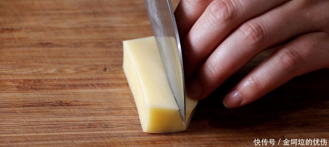 鸡翅|我教你怎么用酱油炒鸡翅。吃东西的时候不需要吐骨头。鸡肉又嫩又多汁